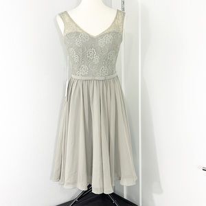 New JJ's House Size 4 Silver Gray V-Neck Lace Cocktail Bridesmaid Formal Dress